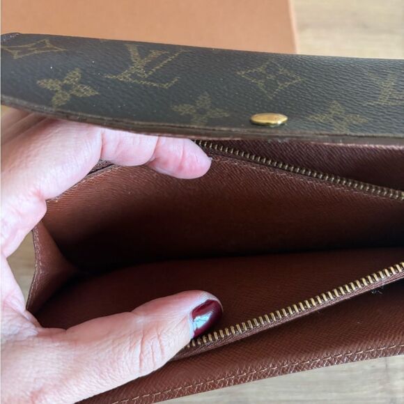 Authentic Louis Vuitton monogram wallet with box - Picture 9 of 10